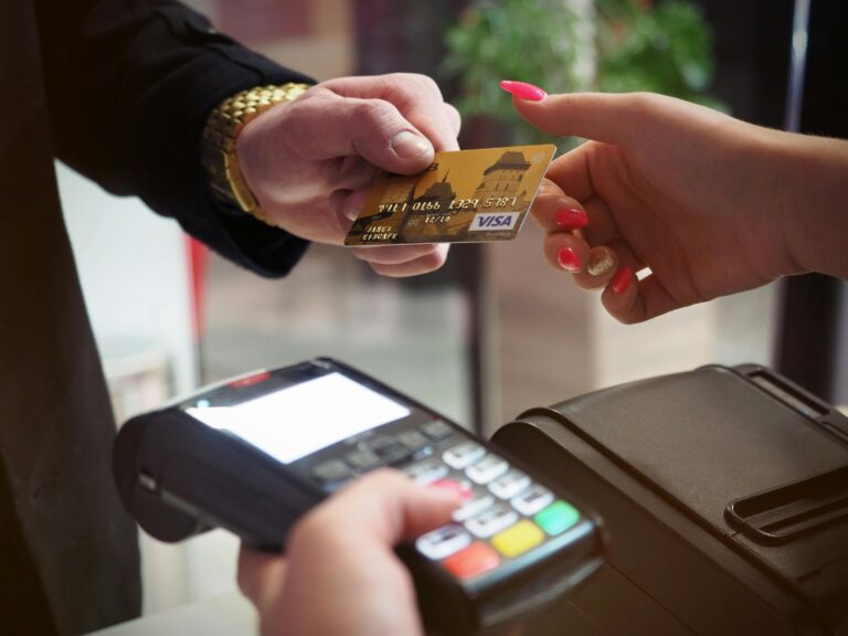 10 Best Ways to Save Money Fast in the USA